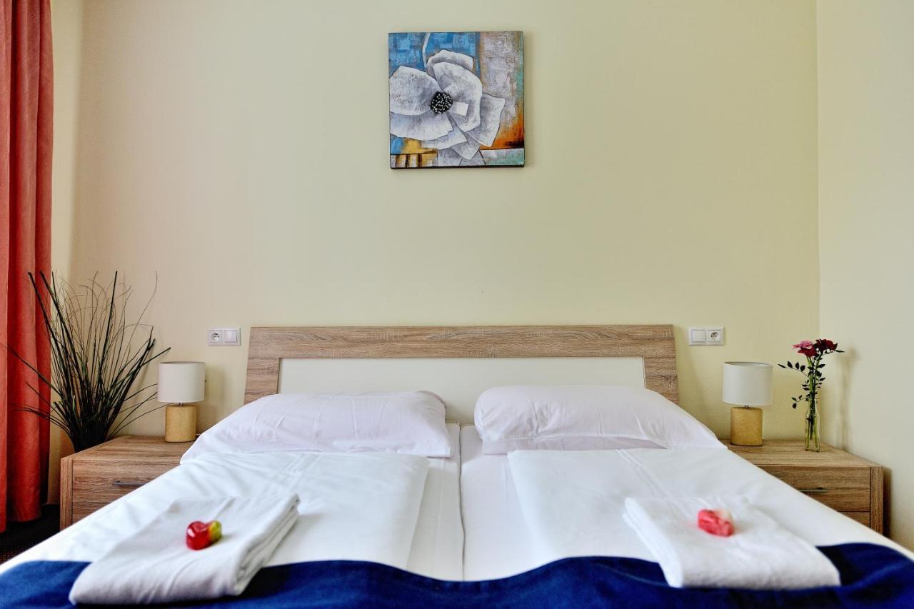 Hotel Korekt 皮耶什佳尼 外观 照片