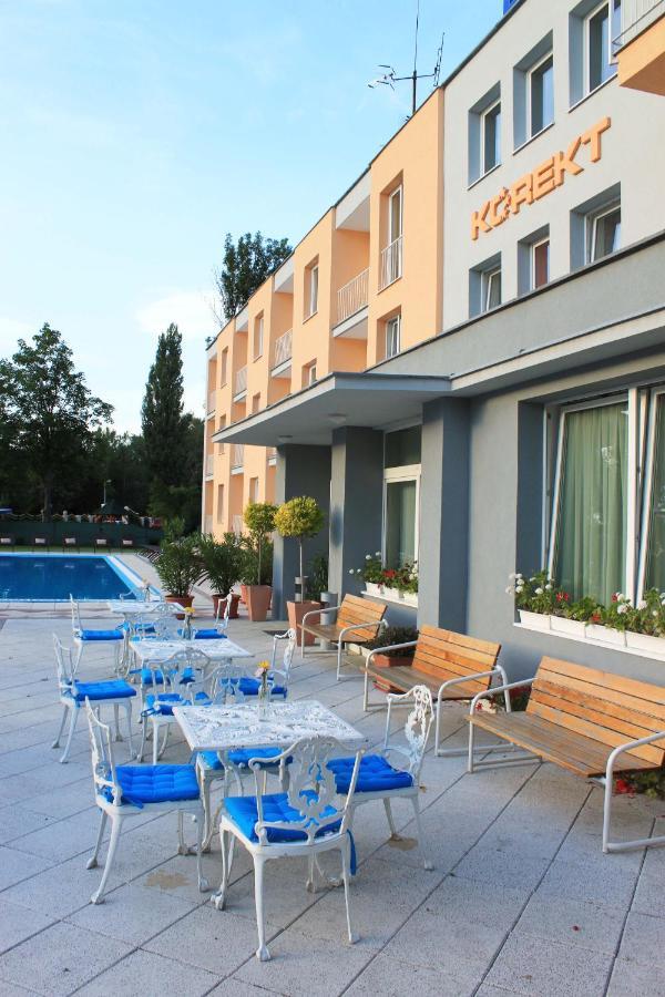 Hotel Korekt 皮耶什佳尼 外观 照片