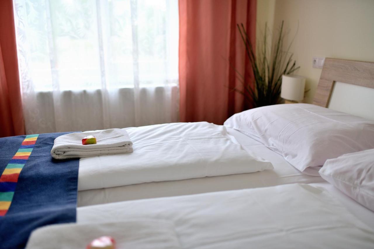 Hotel Korekt 皮耶什佳尼 外观 照片