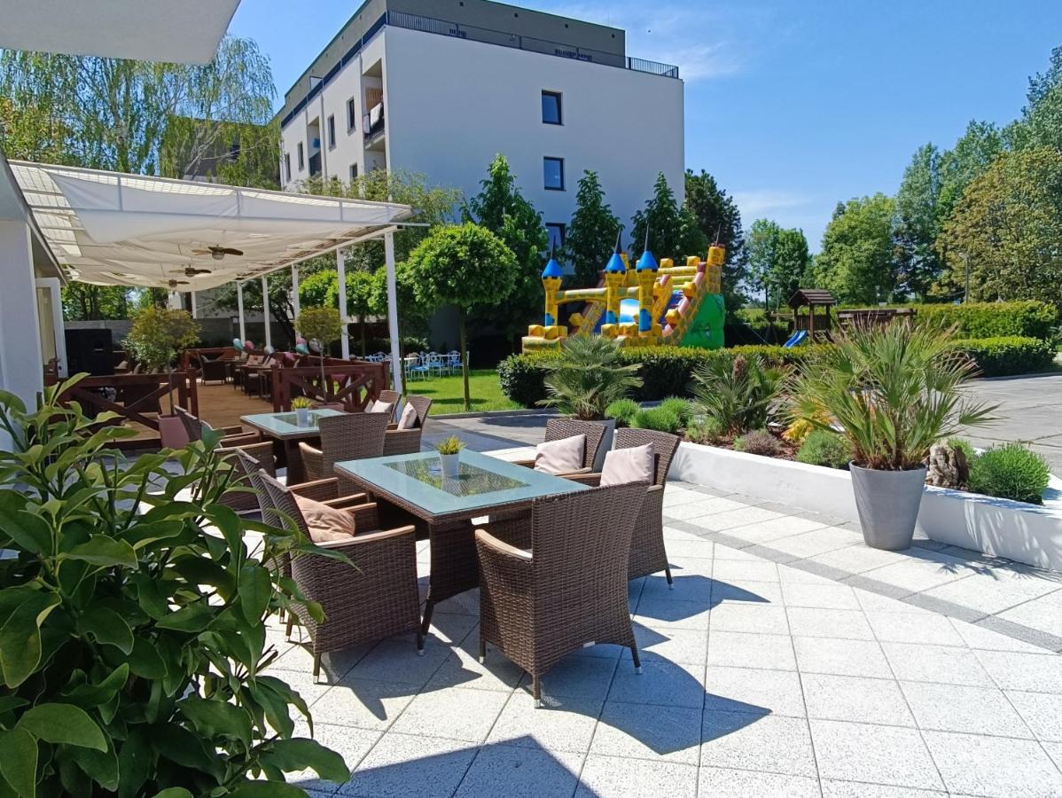 Hotel Korekt 皮耶什佳尼 外观 照片