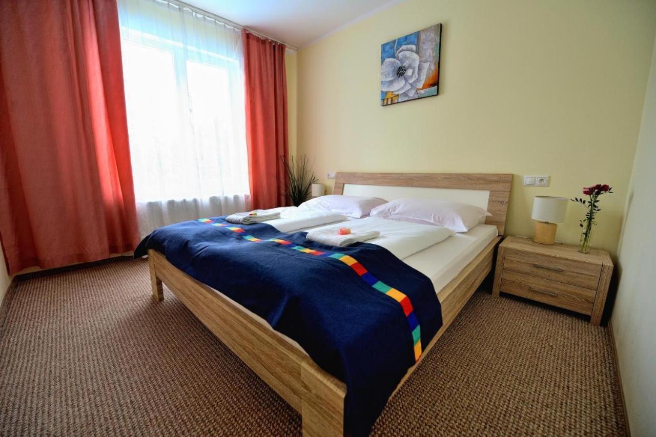 Hotel Korekt 皮耶什佳尼 外观 照片